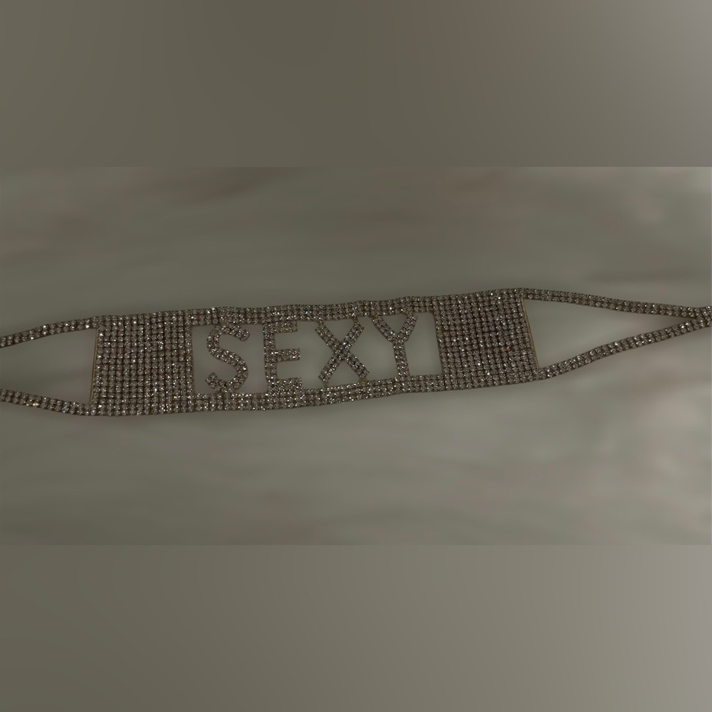Selling this beautiful gold choker. Only worn once, in good condition.